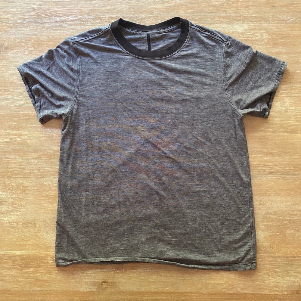 Lululemon T-Shirt- Grey/Black Size 4
